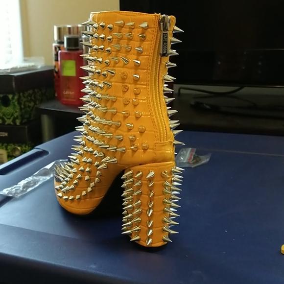 Flashy box heels - Picture 3 of 4